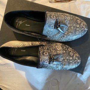 Men Giuseppe Loafers Grey & Black Authentic